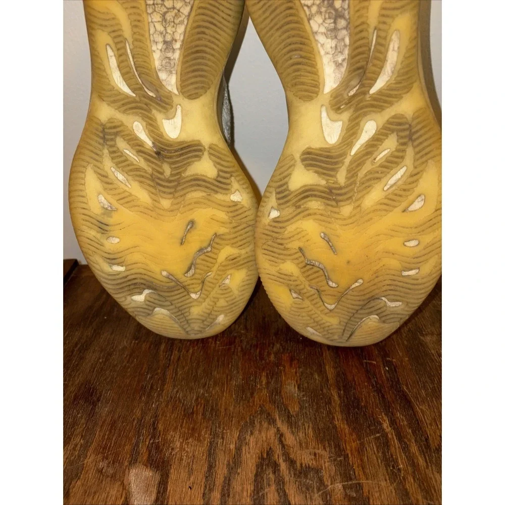 Size 9.5 - adidas Yeezy Boost 380 Calcite Glow 2020‎